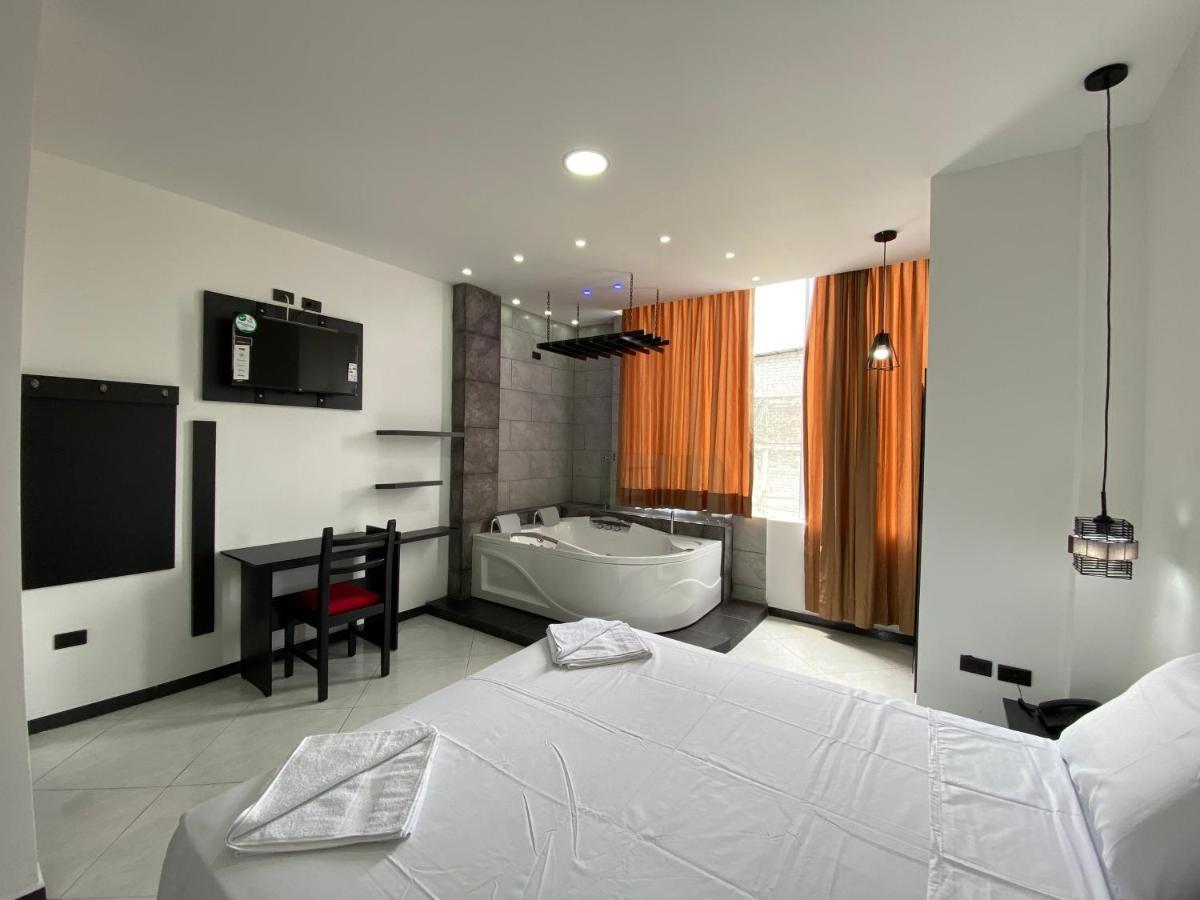 Bryss Hotel Santo Domingo de los Colorados Eksteriør billede