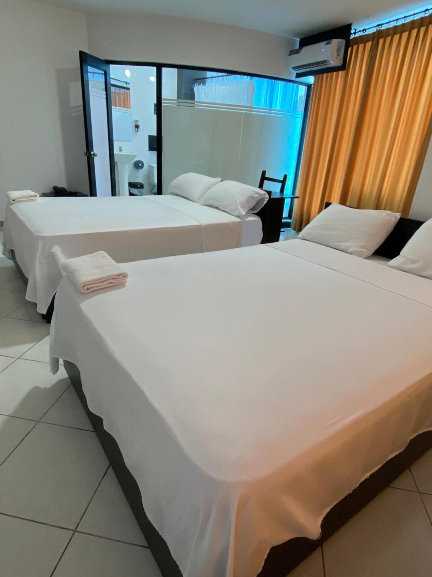 Bryss Hotel Santo Domingo de los Colorados Eksteriør billede