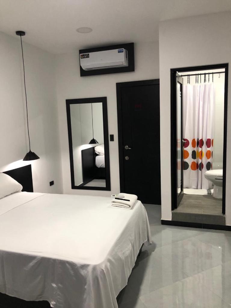 Bryss Hotel Santo Domingo de los Colorados Eksteriør billede